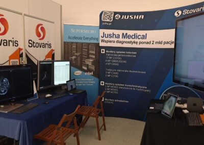 Prezentacja monitorów diagnostycznych Jusha podczas PLTR 2025 – stoisko Stovaris